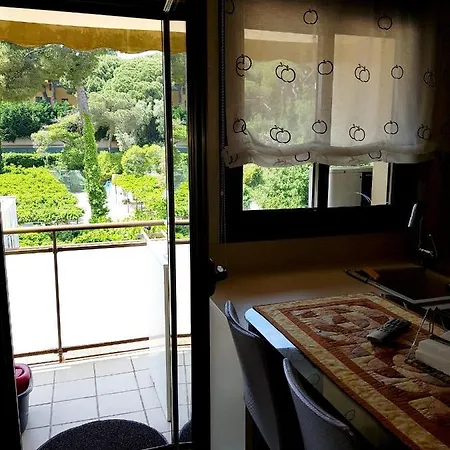 Apartment Seaside Terrace Apartment: Beachfront Living With City Views Platja d'Aro